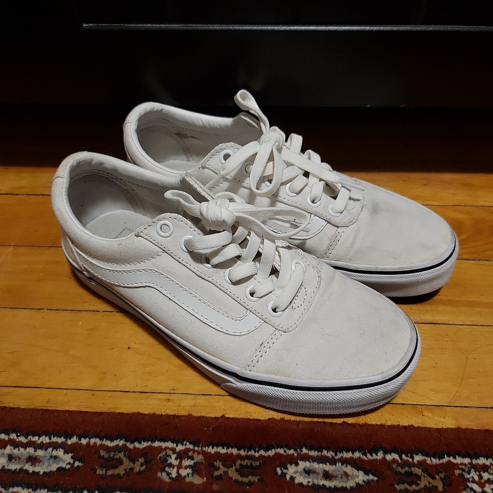 Vans with Stretch laces white good used condition. Size 7 brand new laces